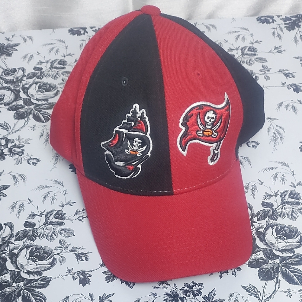 Tampa Bay Buccaneers Hat Fitted Black Red NFL Football Sports Cap‎